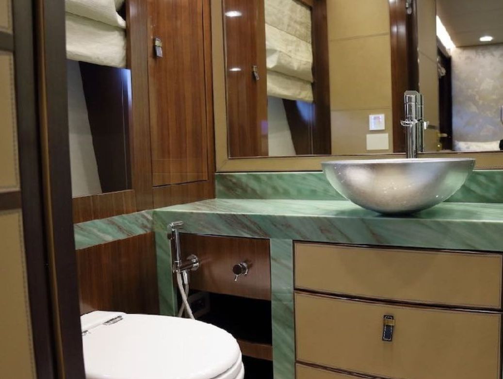 MonteCarlo Yacht 86 Flybridge