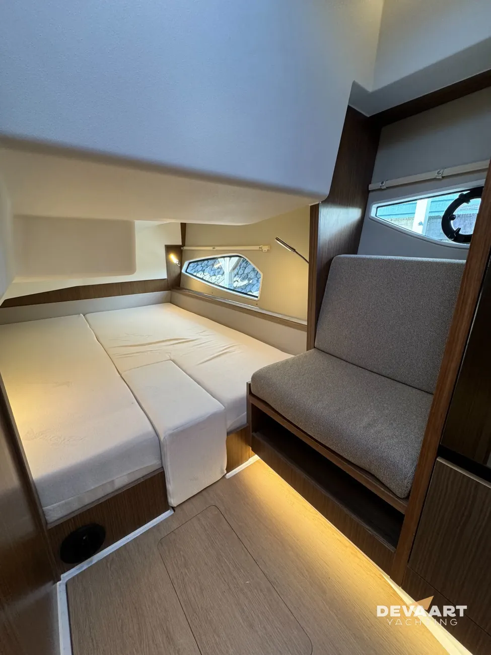 Sealine C335