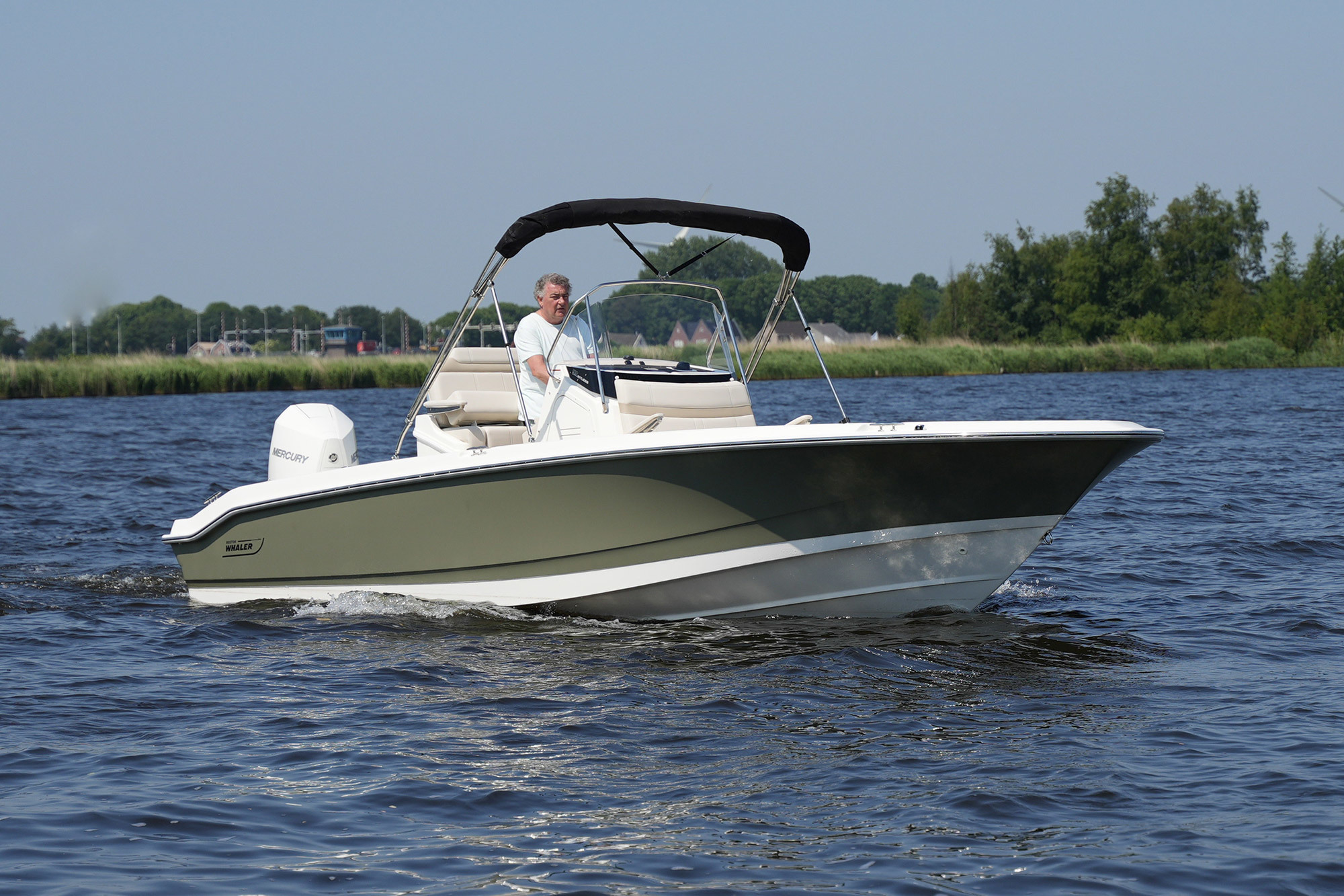 Boston Whaler 250 Dauntless