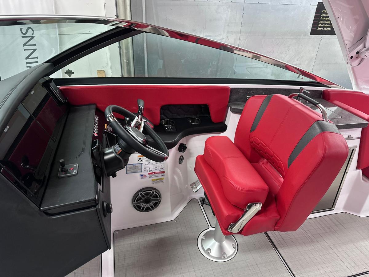 Four Winns H9 Bowrider