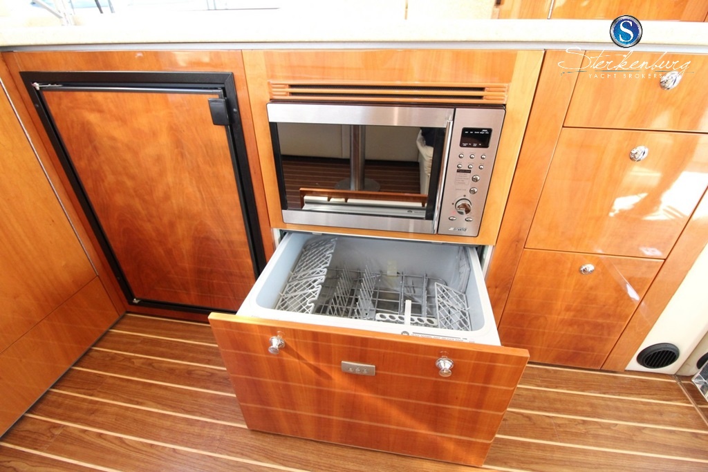 Rivièra 4700 Sport Yacht