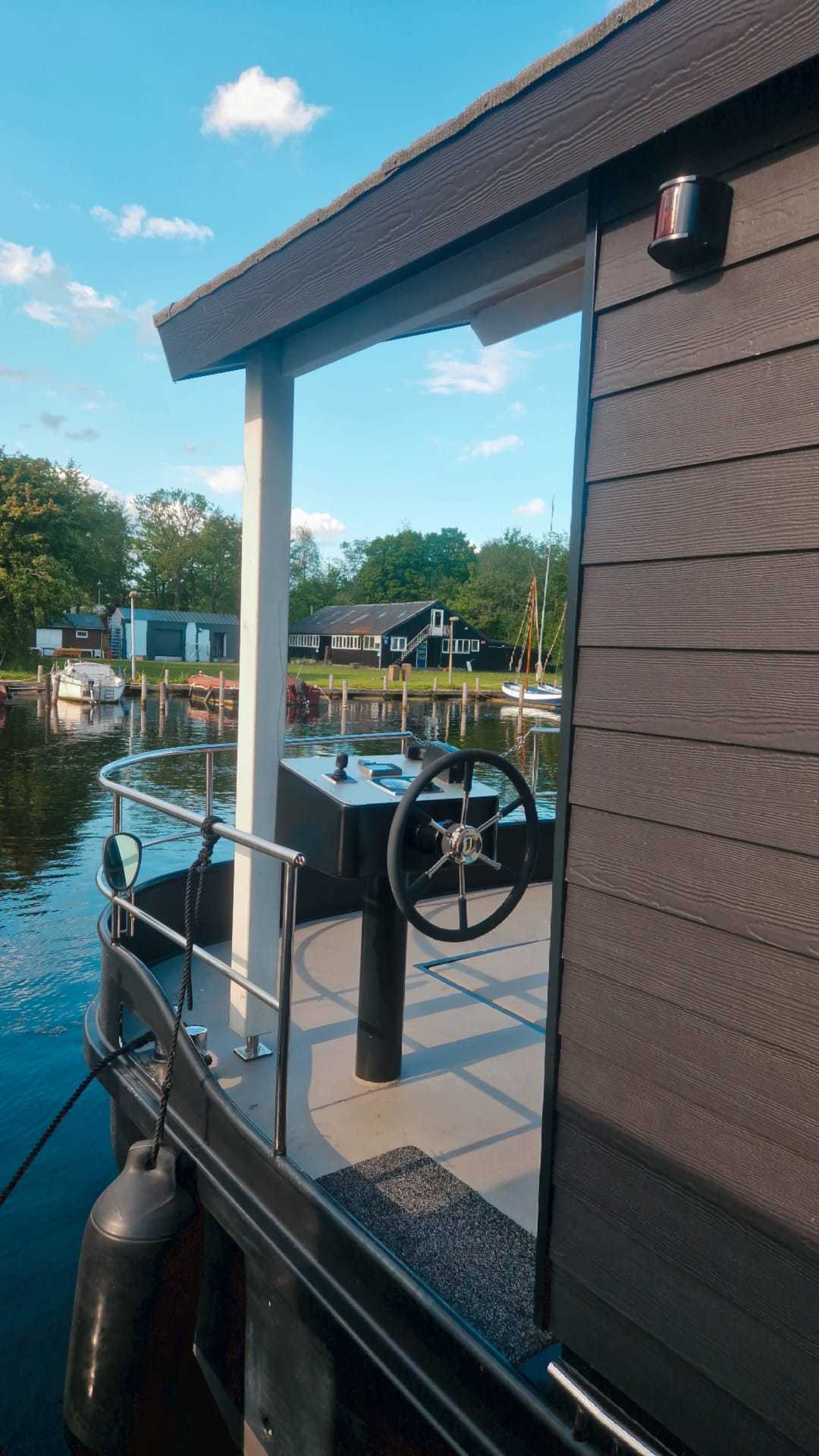 HOMESHIP Houseboat In AMSTERDAM -ZUID VaarChalet 1250D Luxe Goed Varende Houseboat
