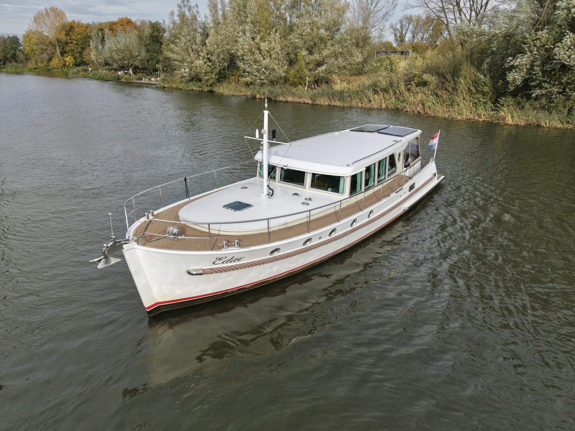 Serious Yachts Gently Low Bridge 45 Sedan