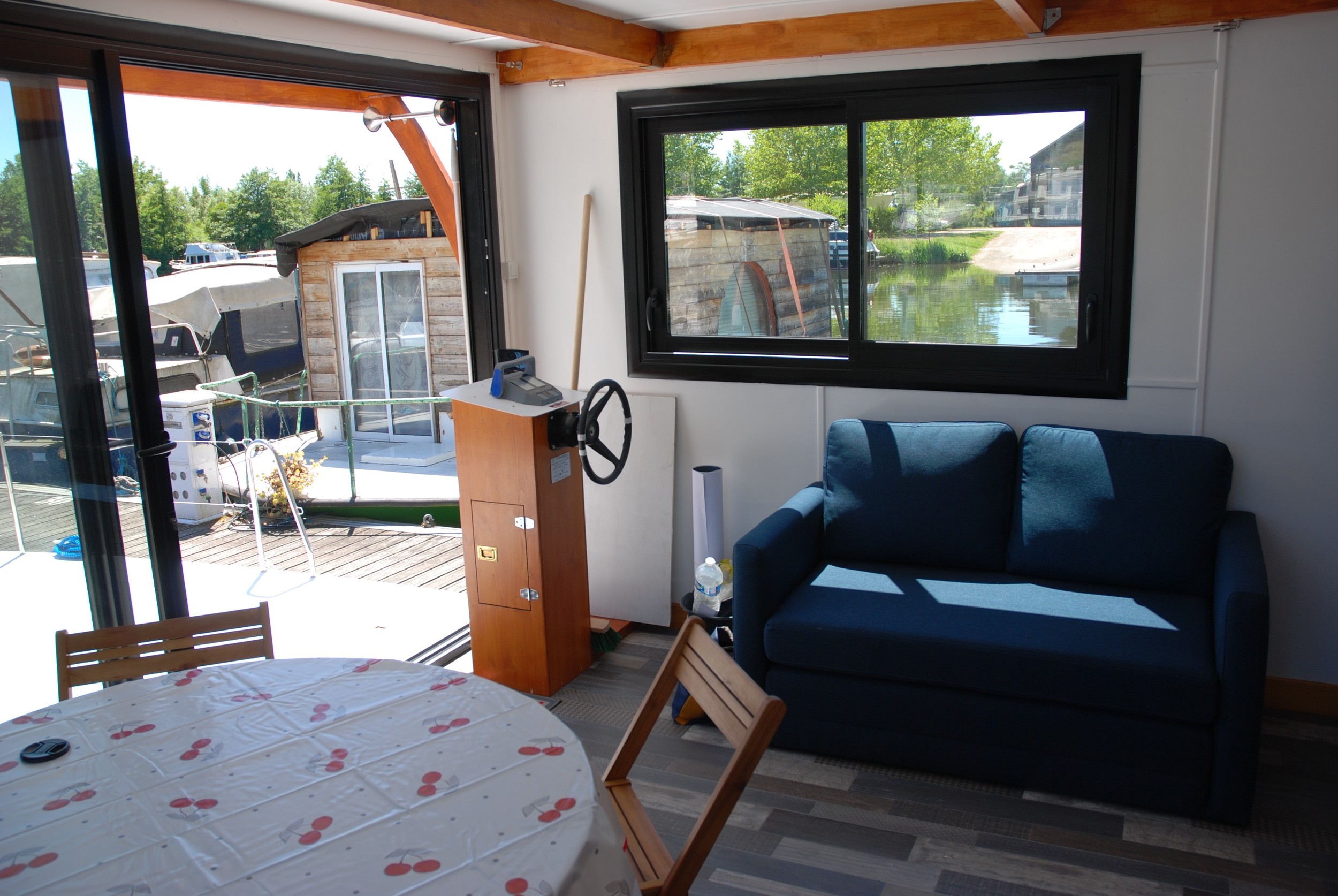 PHOEBUS COCHE SOLAIRE  LECTRICAL SELF POWERED BOAT Catamaran Standaard