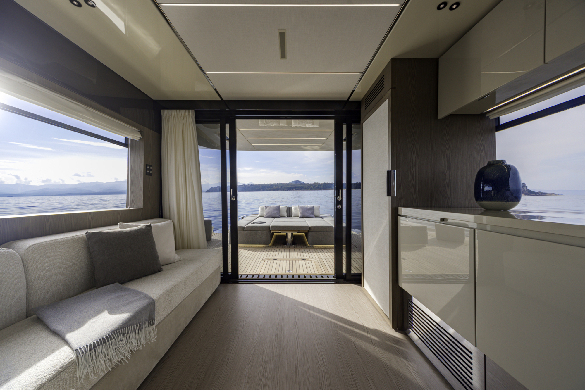 Invictus yachts Invictus ST550 met 2x 950 pk Volvo IPS direct leverbaar