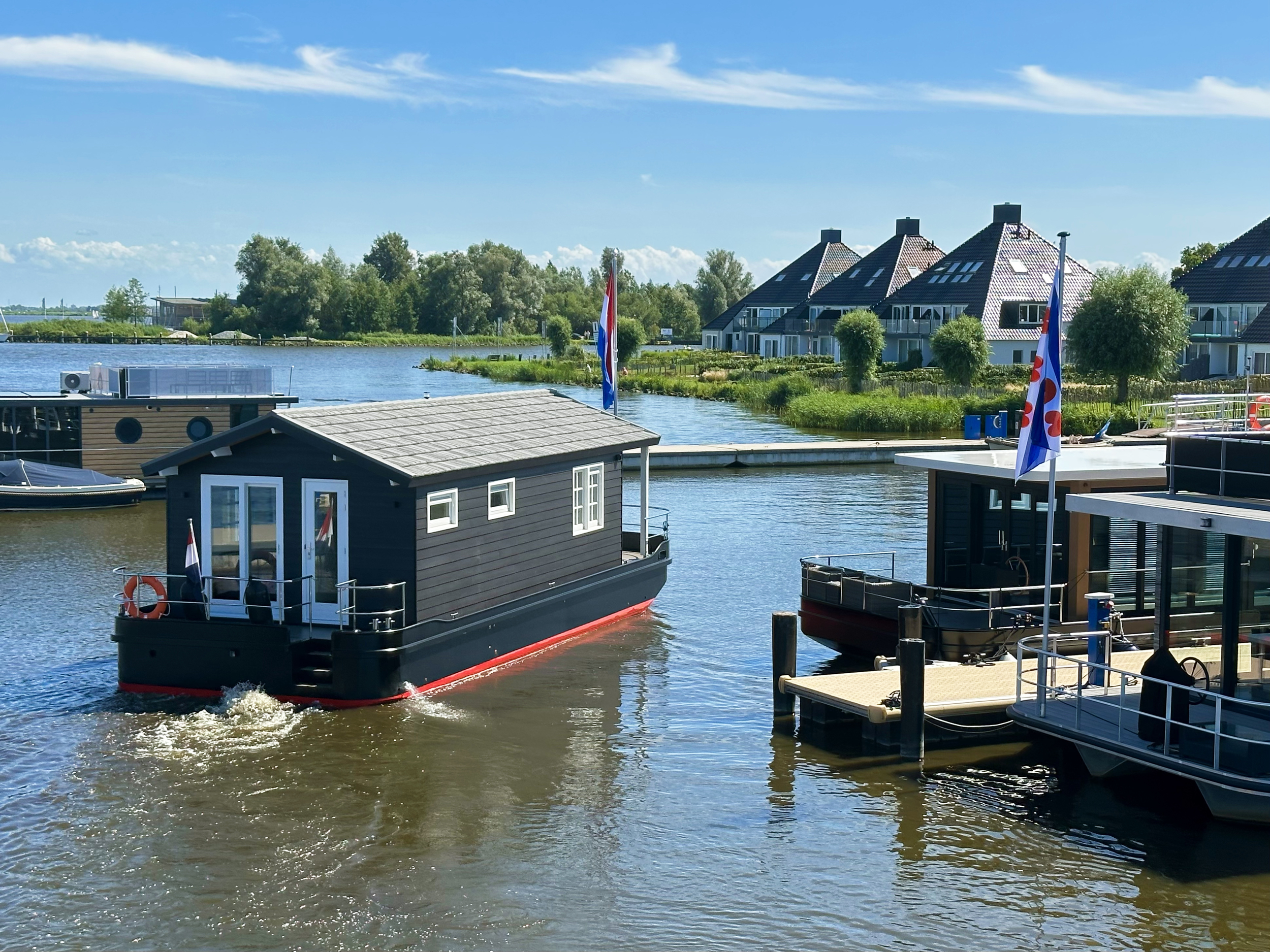 HOMESHIP VaarChalet In Amsterdam 1250D Luxe Houseboat