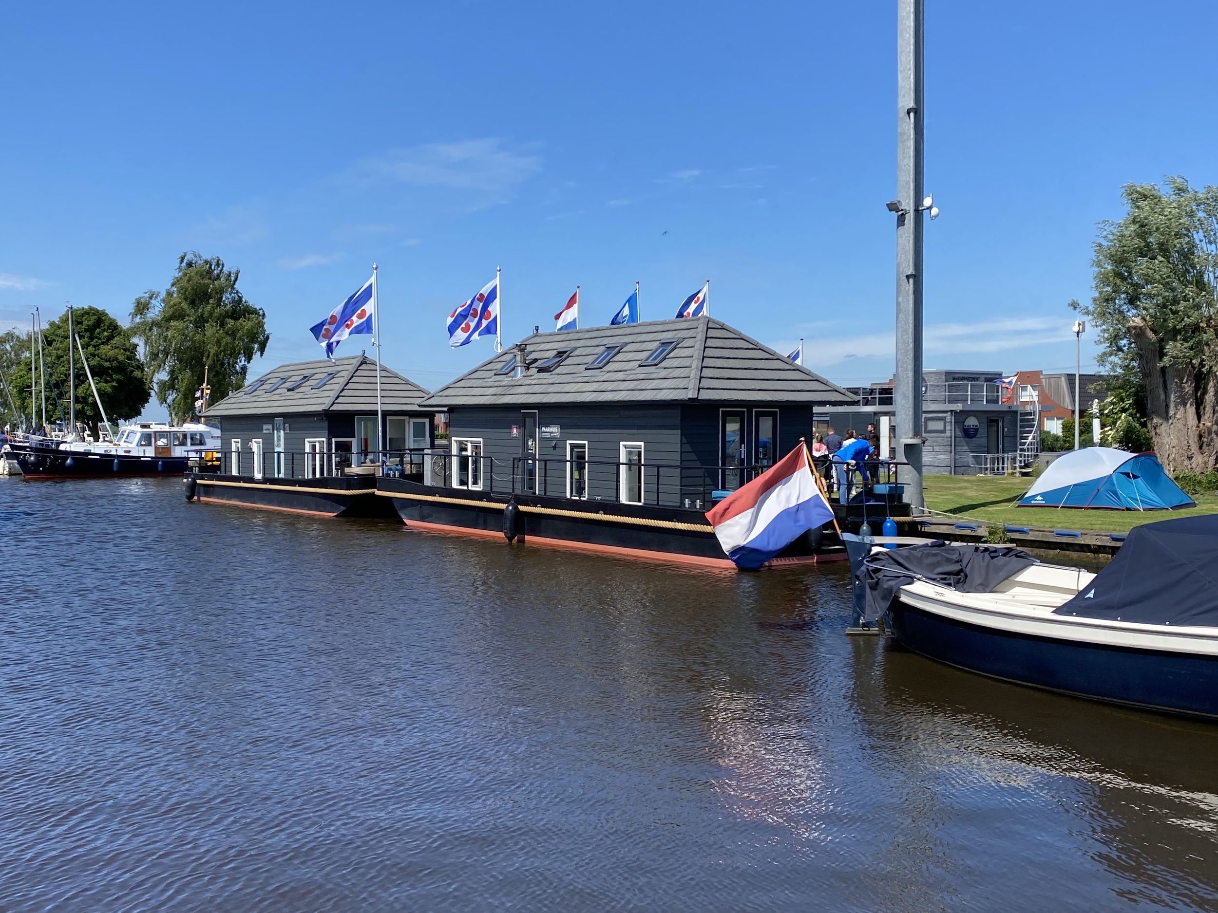 Prins HomeShip 1350 | VaarHuis | Houseboat | Flark | Ligplaats Overneembaar