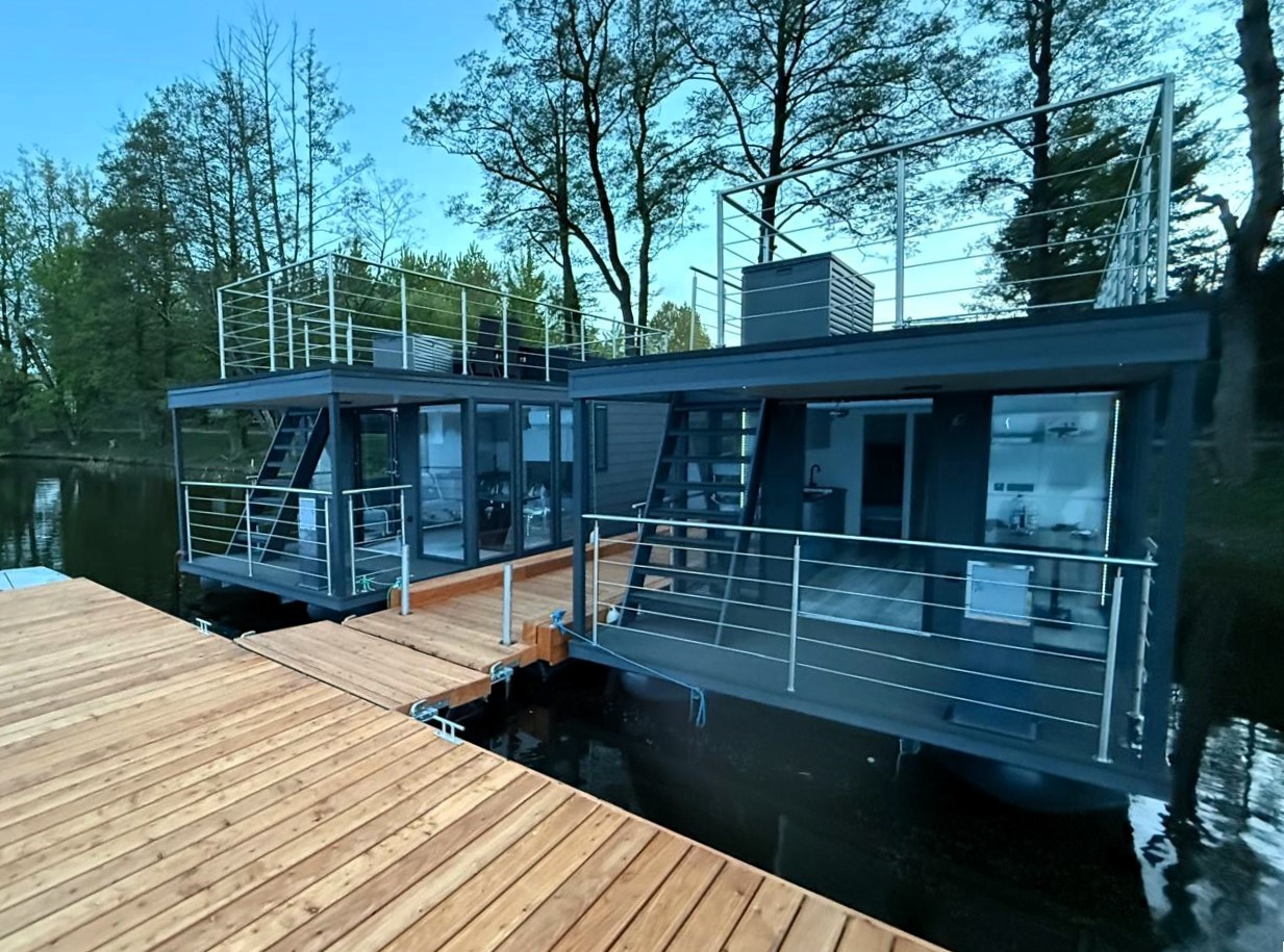 Shogun Mobile Houseboat