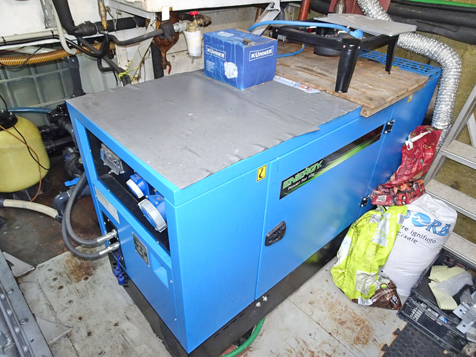 Spits Varend Woonschip 30.53 met UBC