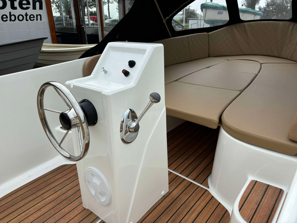 Qnap 480 + 9.8 PK Tohatsu Four Stroke *