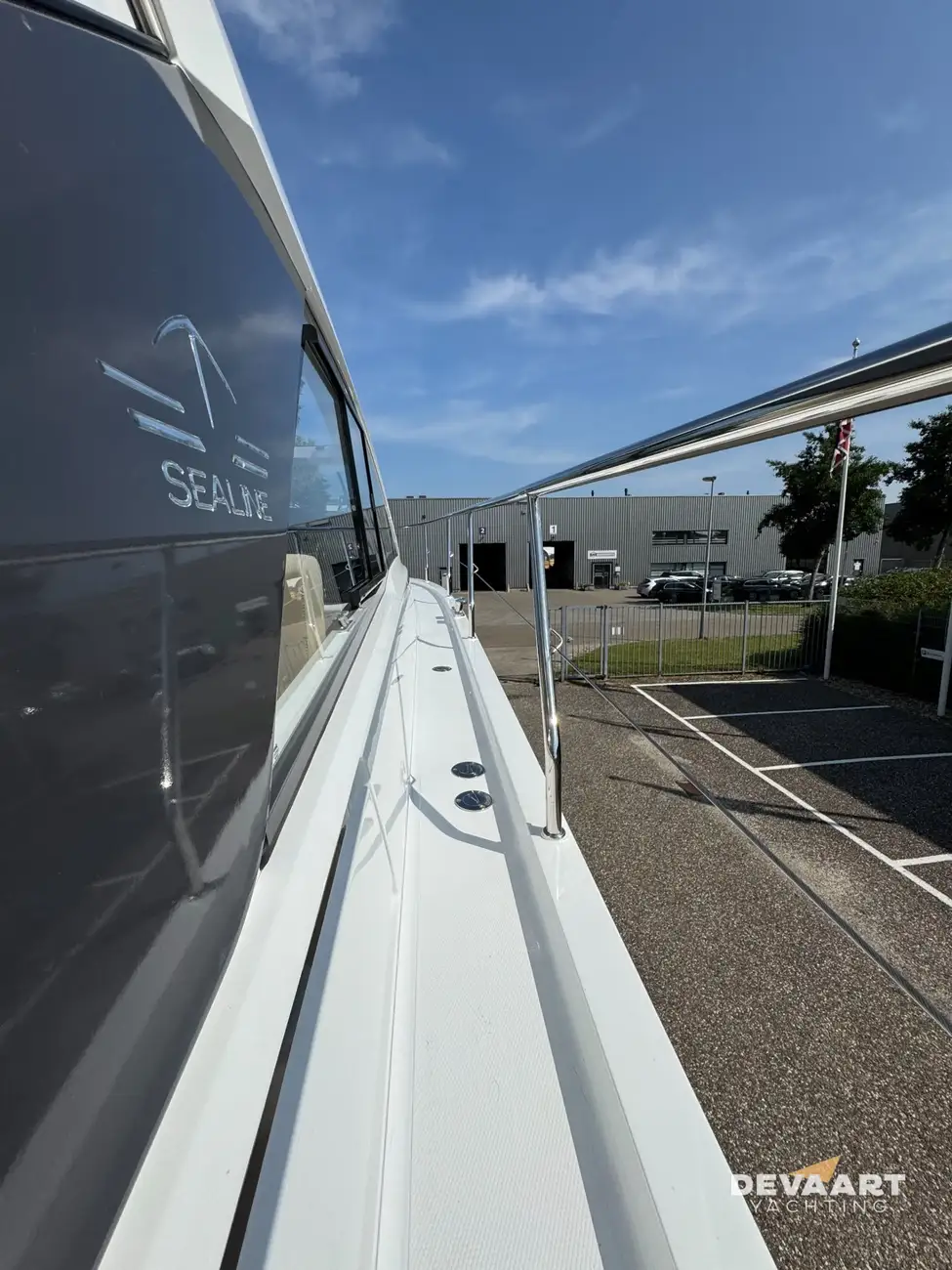 Sealine S335