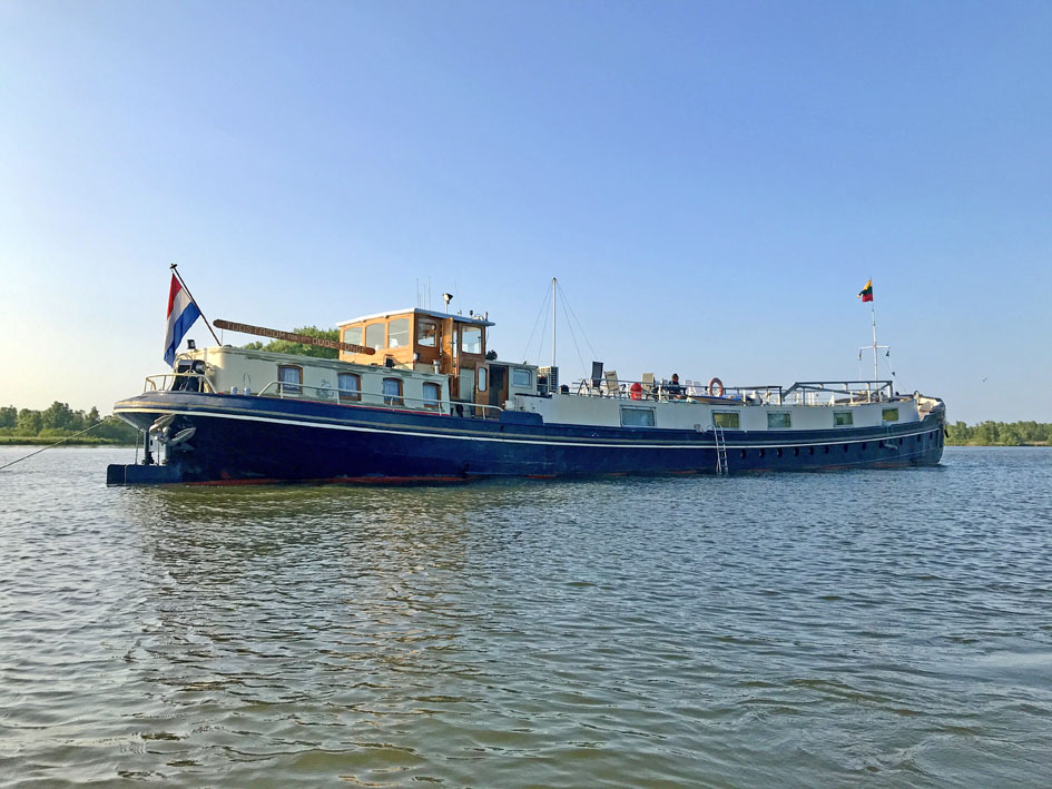 Luxe Motor 36.72, CBB Rijn