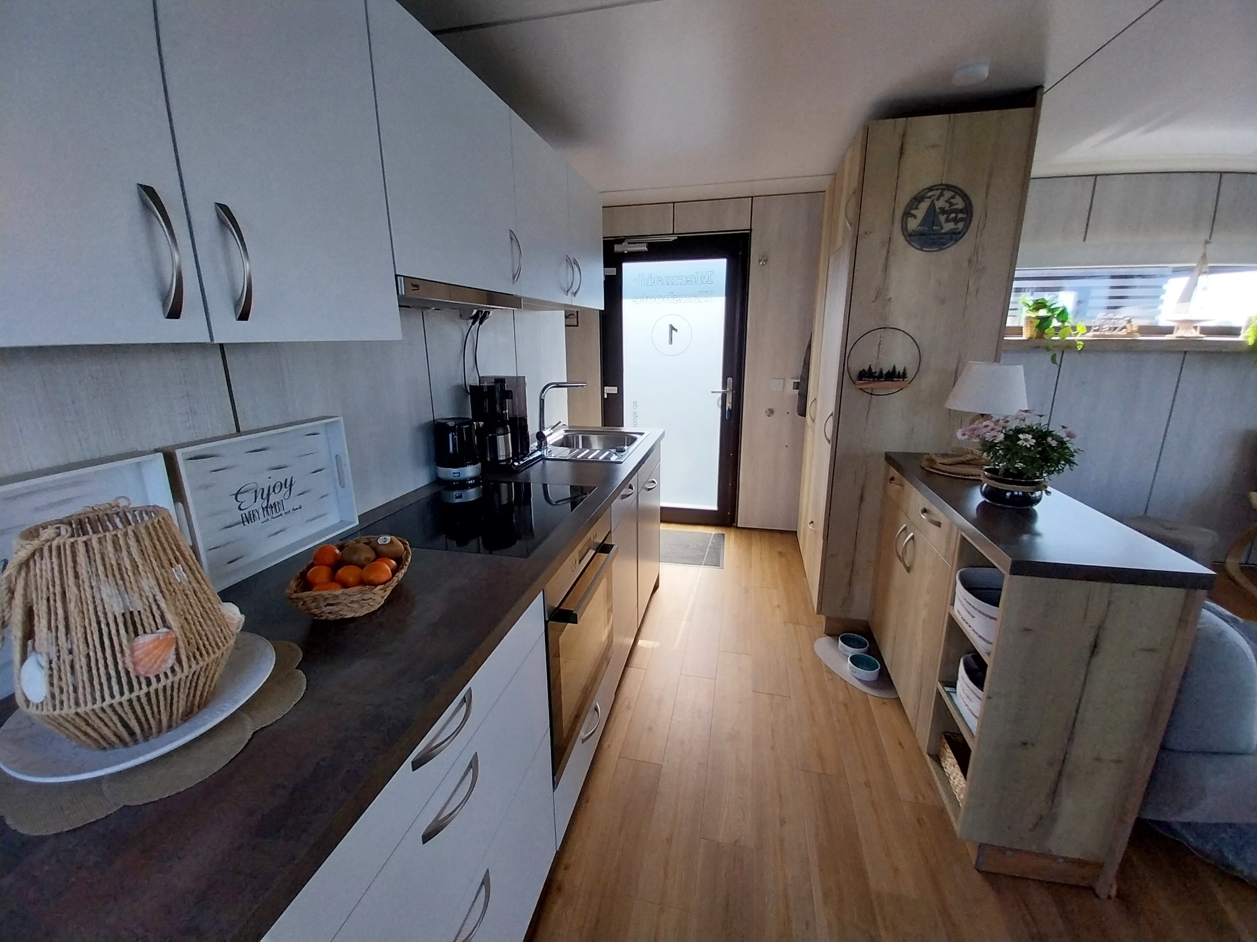 HT4 Houseboat Lelystad Ligplaats