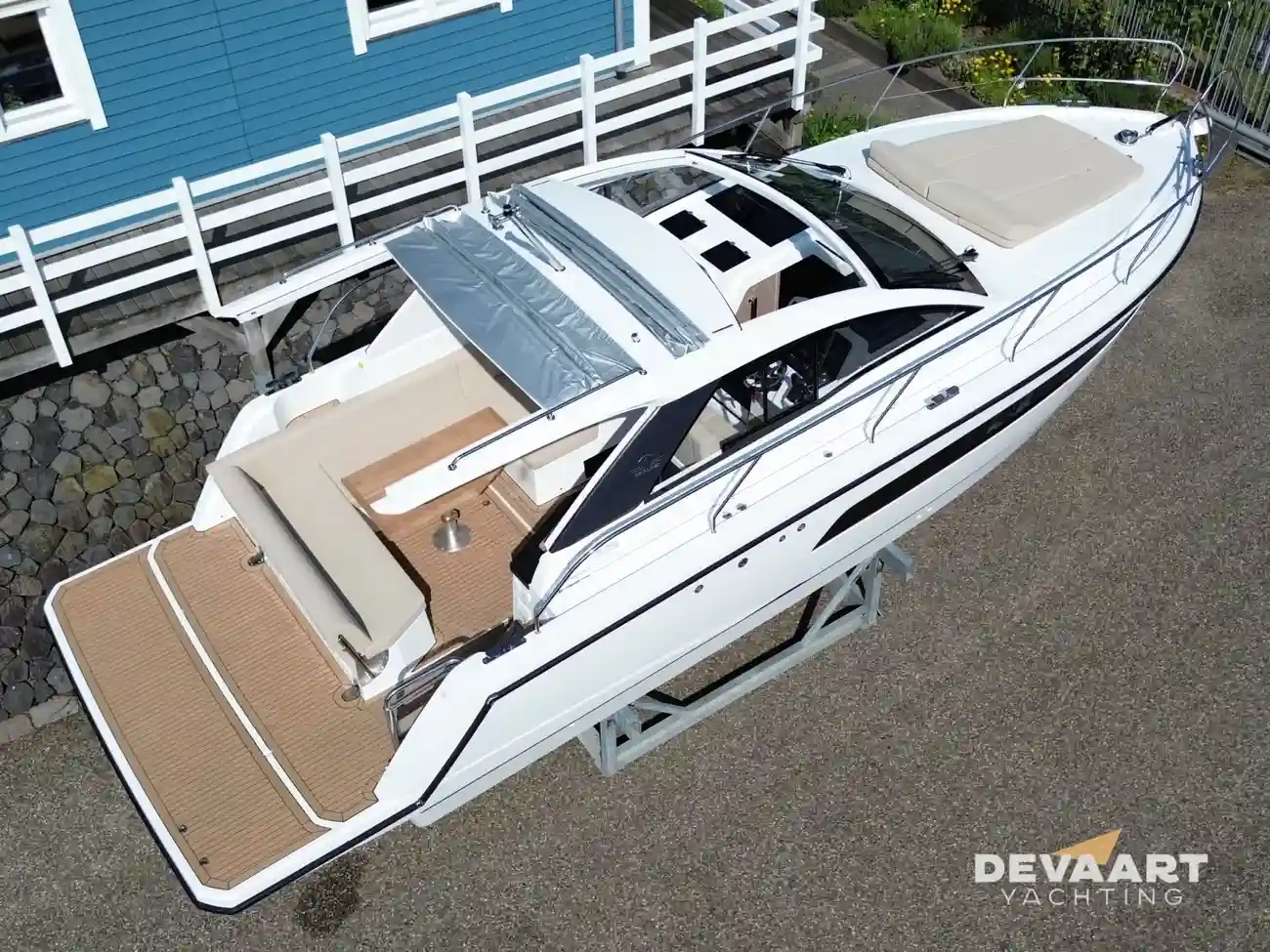 Sealine S335