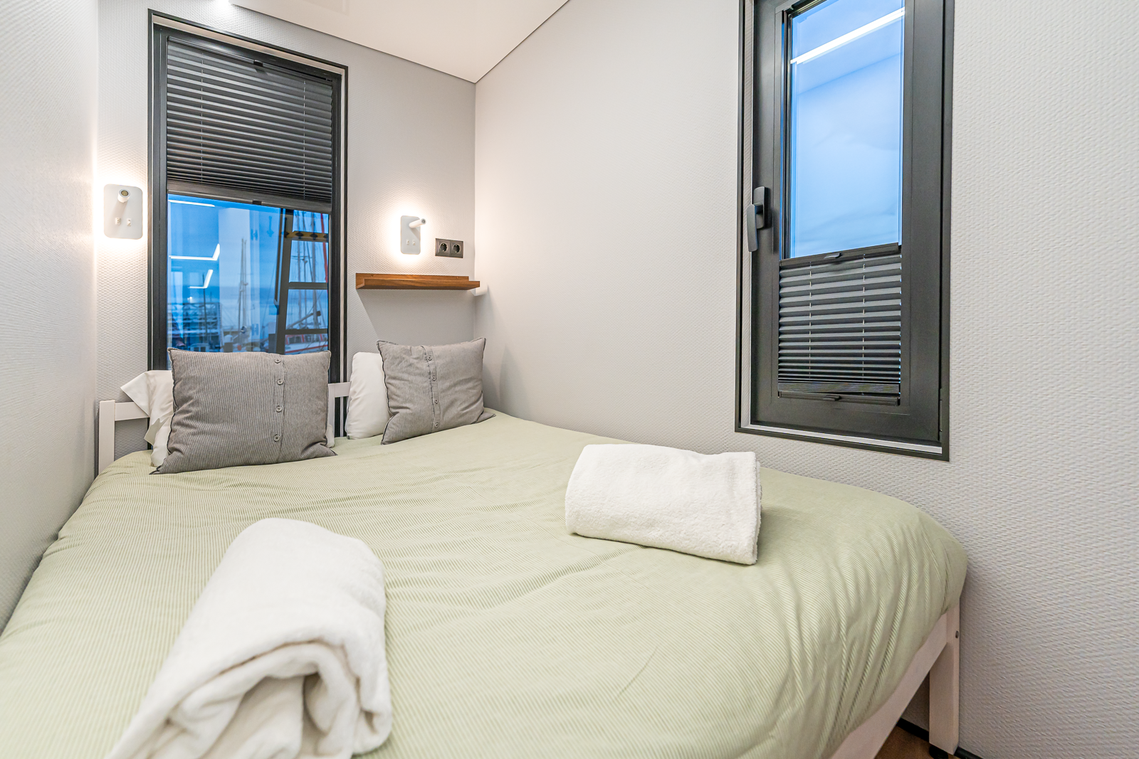 La Mare Houseboat Modern 10