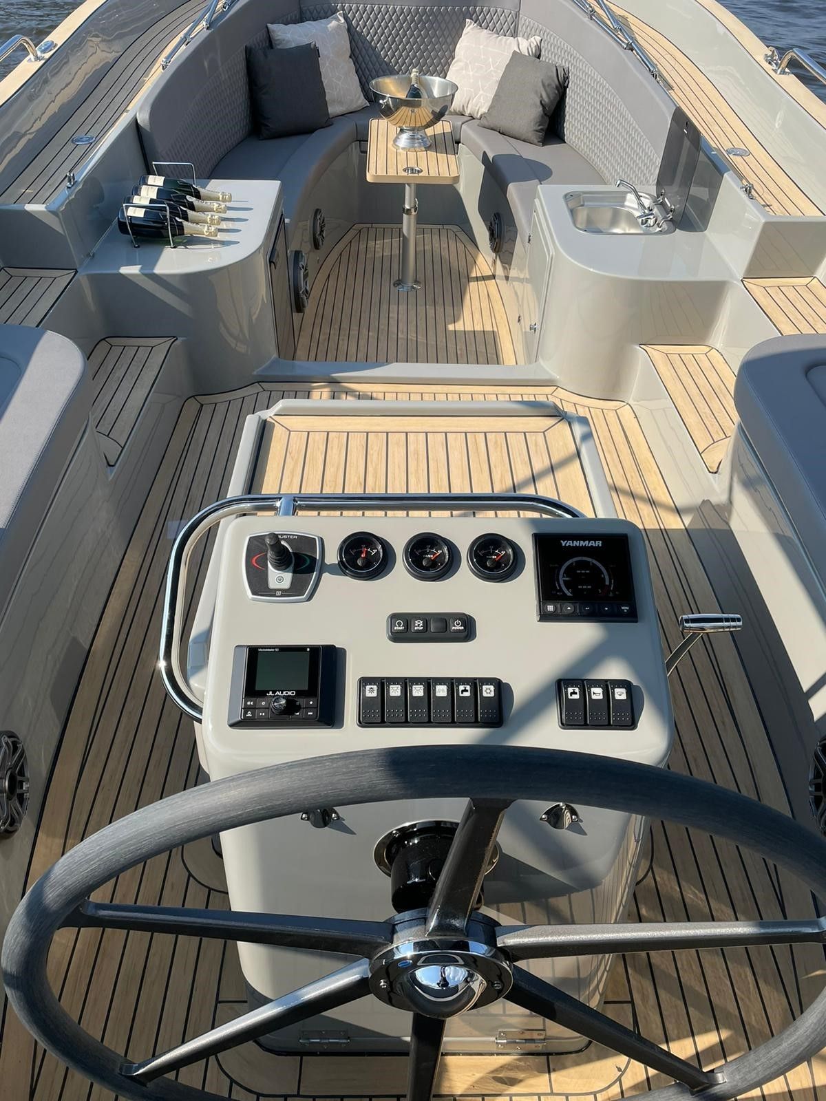 Seafury 900 Soft-top