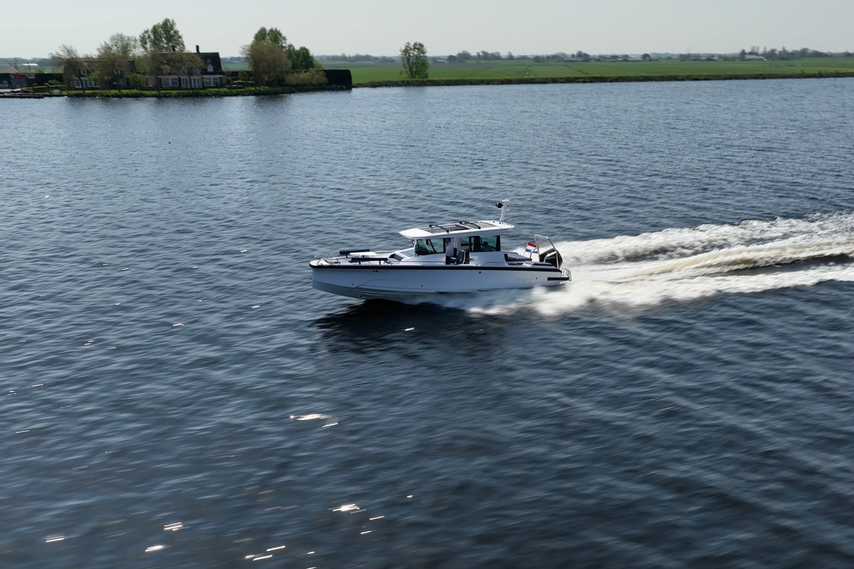 Axopar 29 XC Cross Cabin