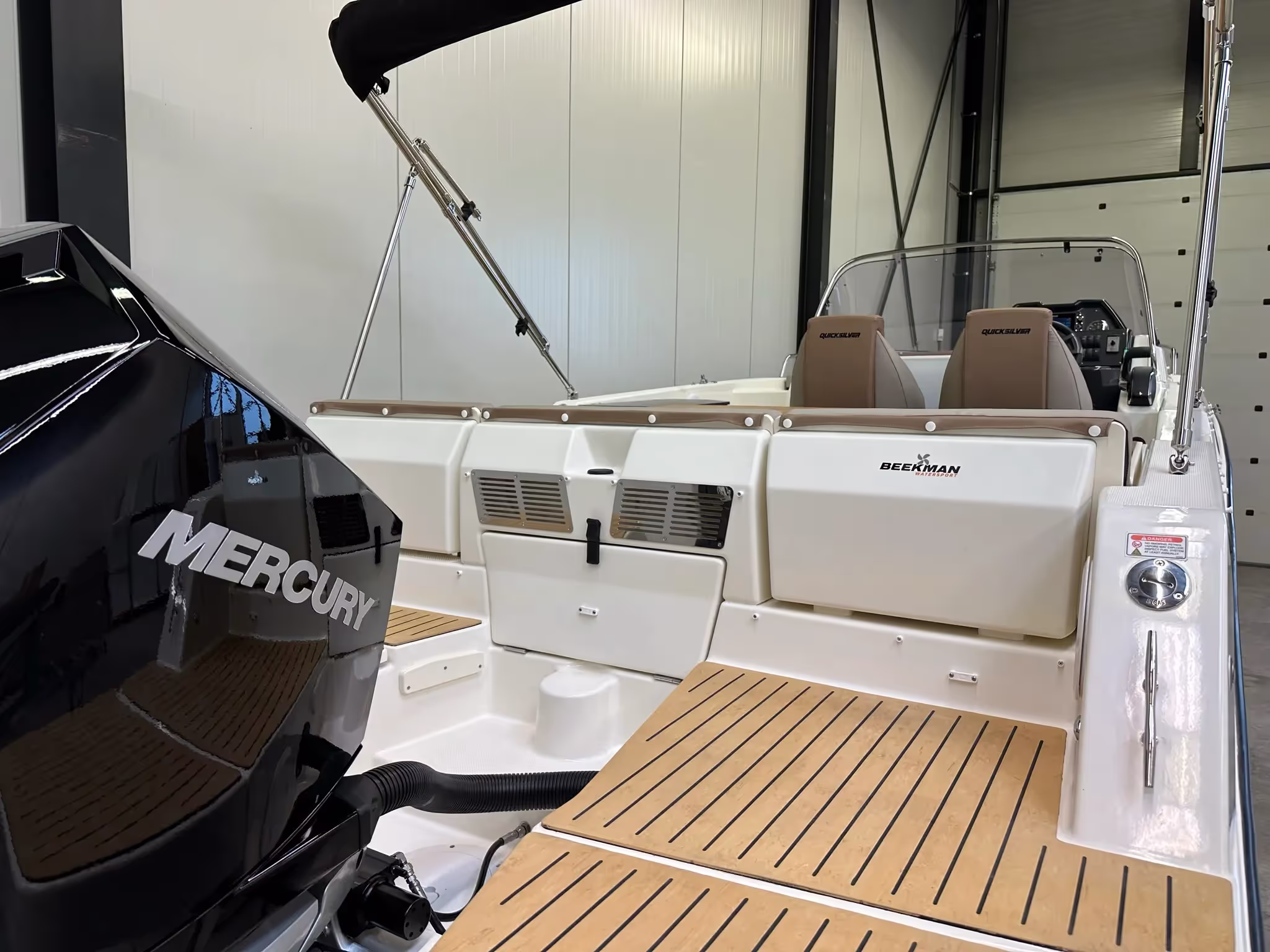 Quicksilver 755 Sundeck