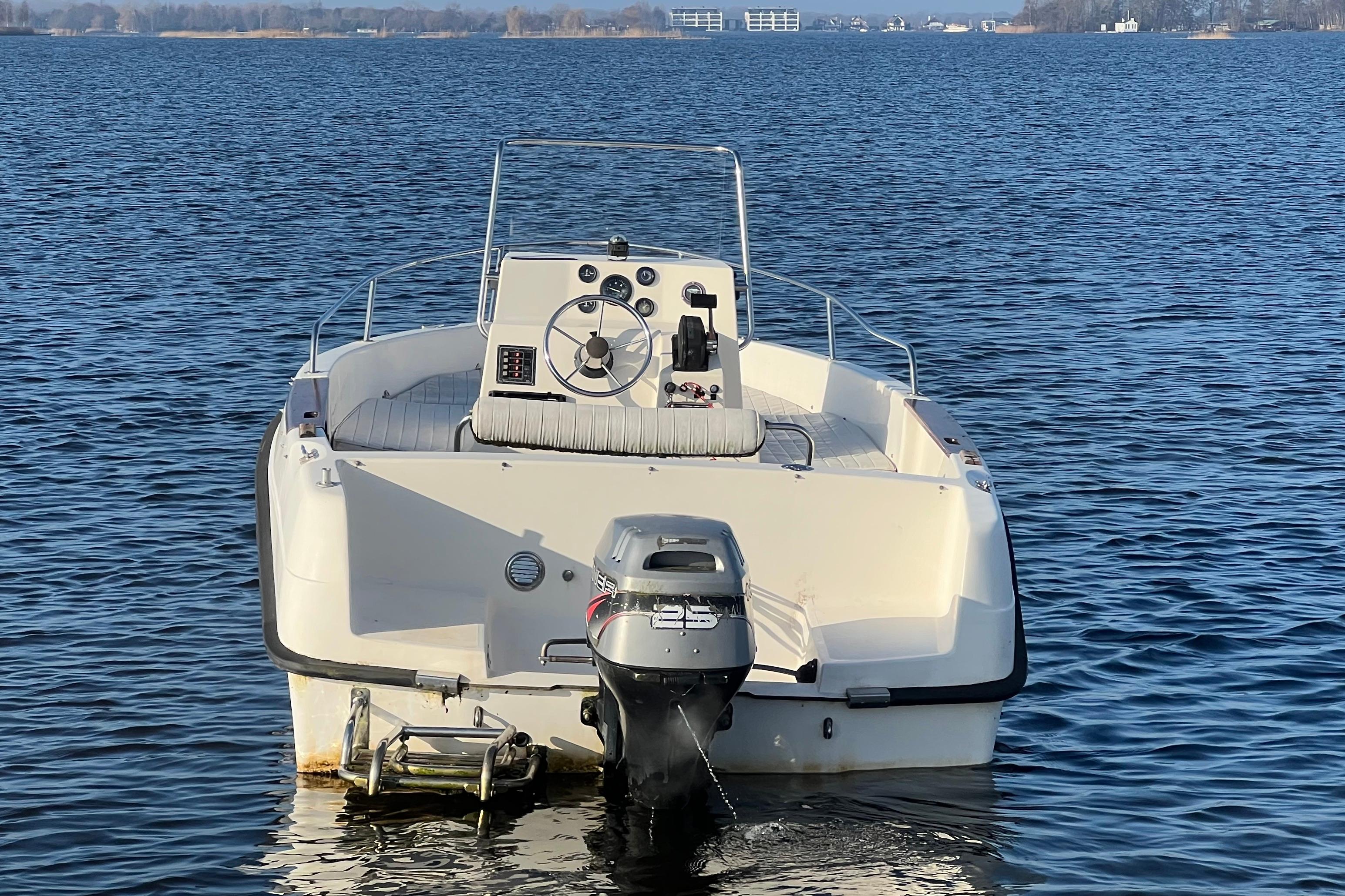 Elan 17 CC Center Consoleboot