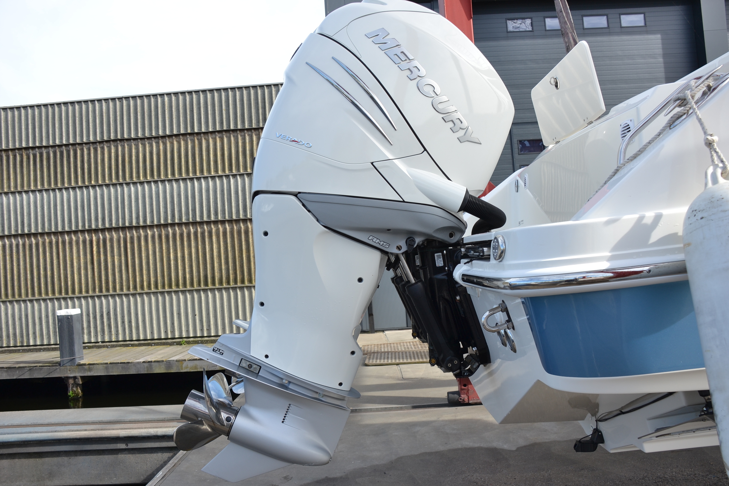 Boston Whaler 330 Outrage