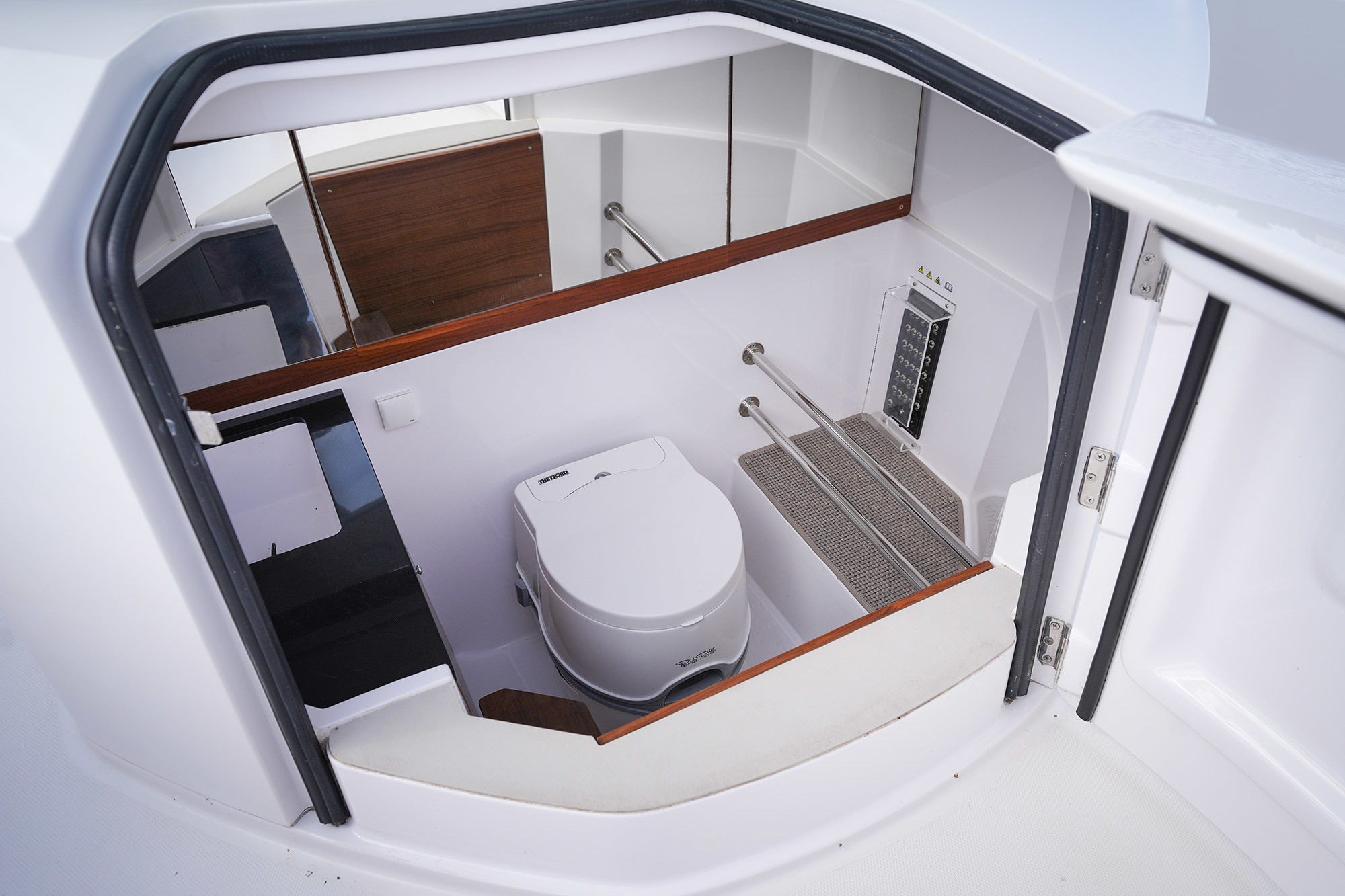 Axopar 28 CABIN