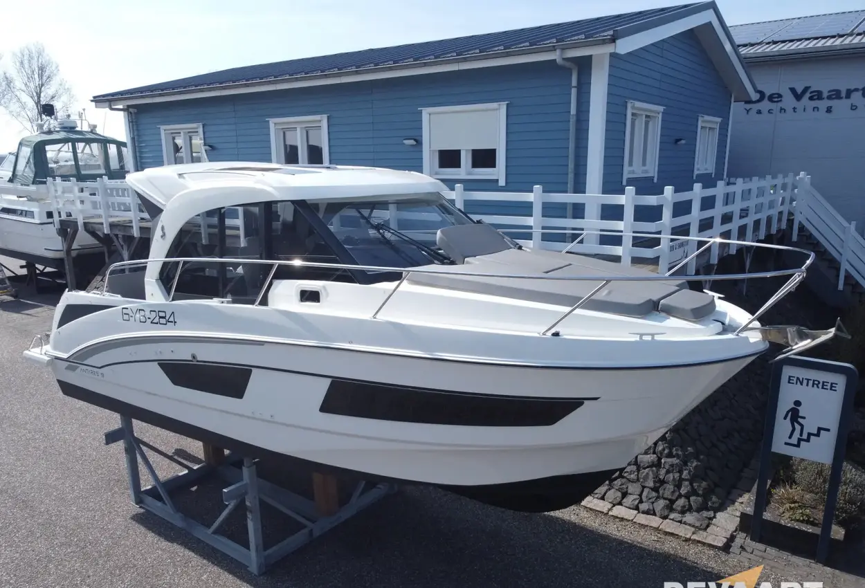Beneteau Antares 9