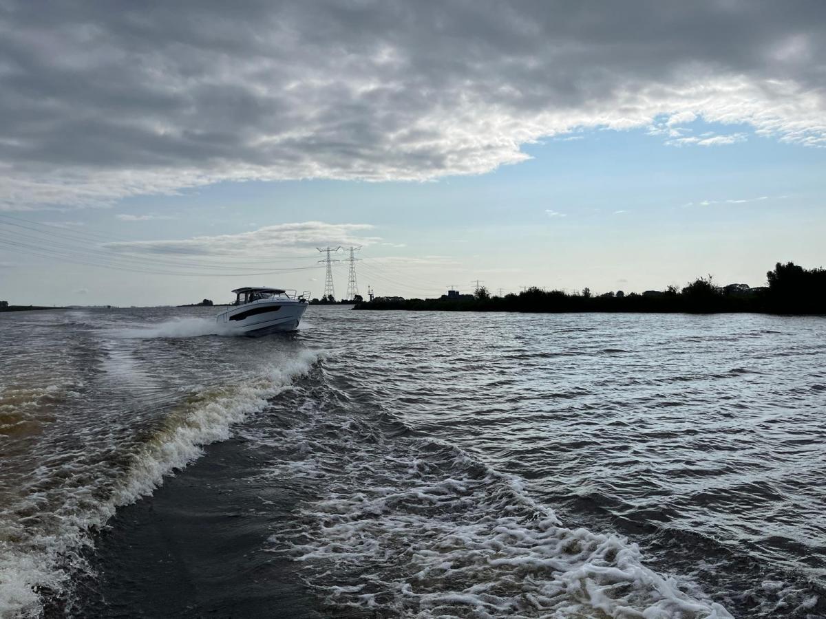 Jeanneau Merry Fisher 895 serie 2. Dit schip is aanwezig op de Yamaha stand van hiswa te water 2026.