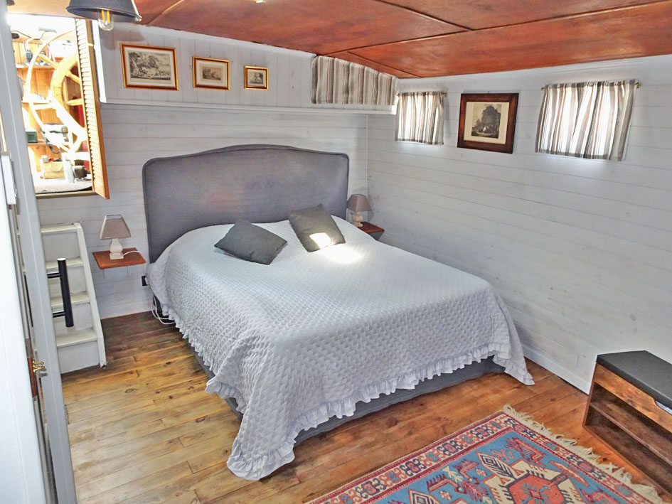 Spits Varend Woonschip 30.53 met UBC