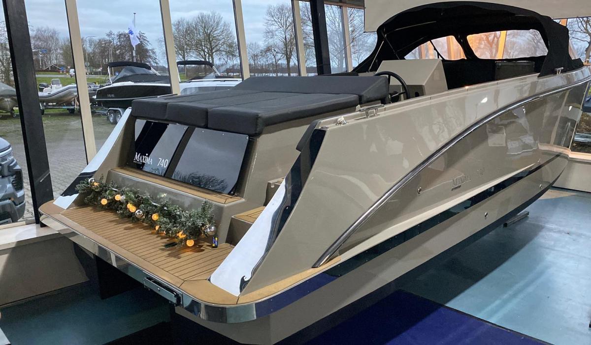 Maxima 740 Tender