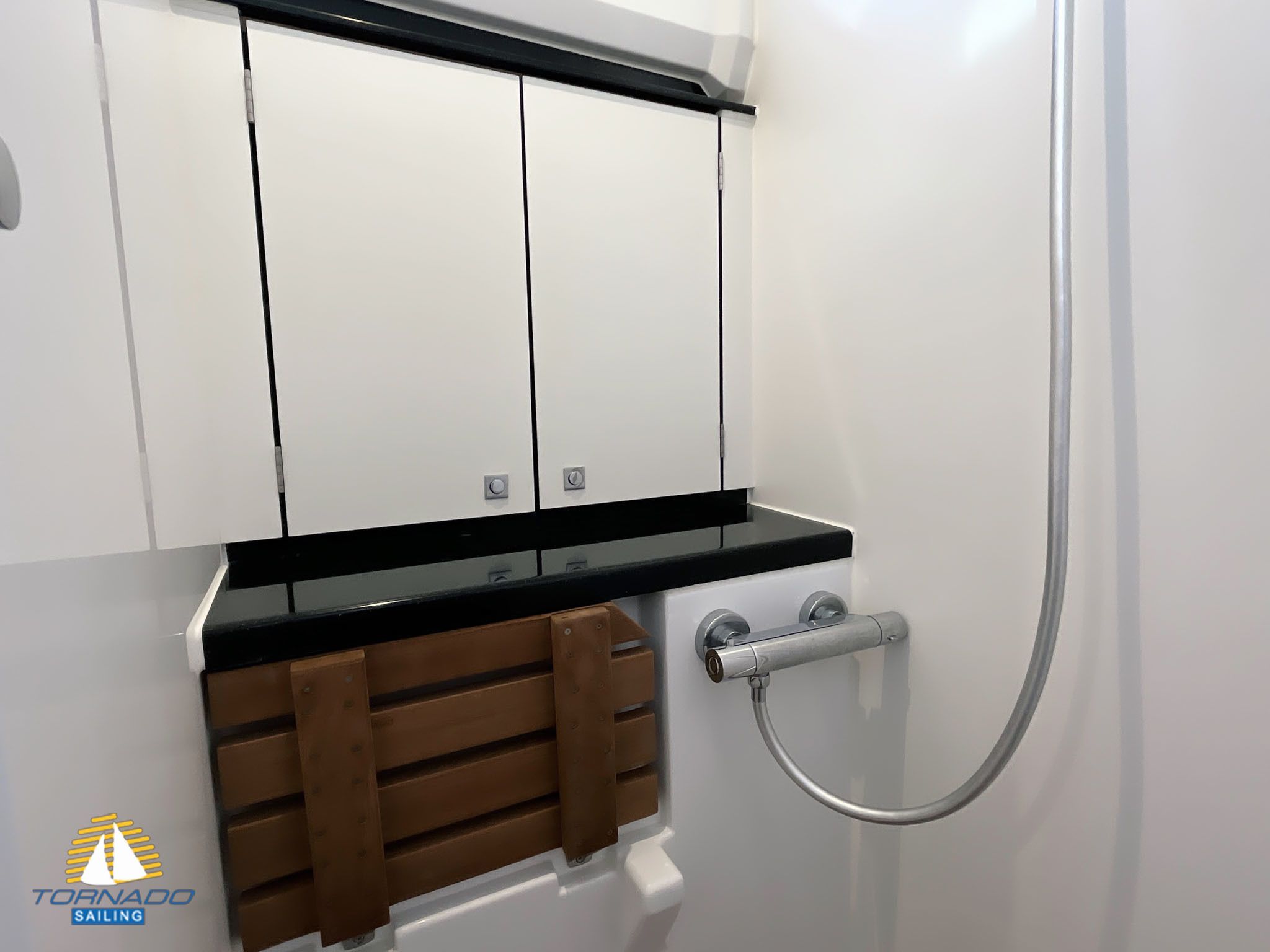 Delphia 12 Flylounge