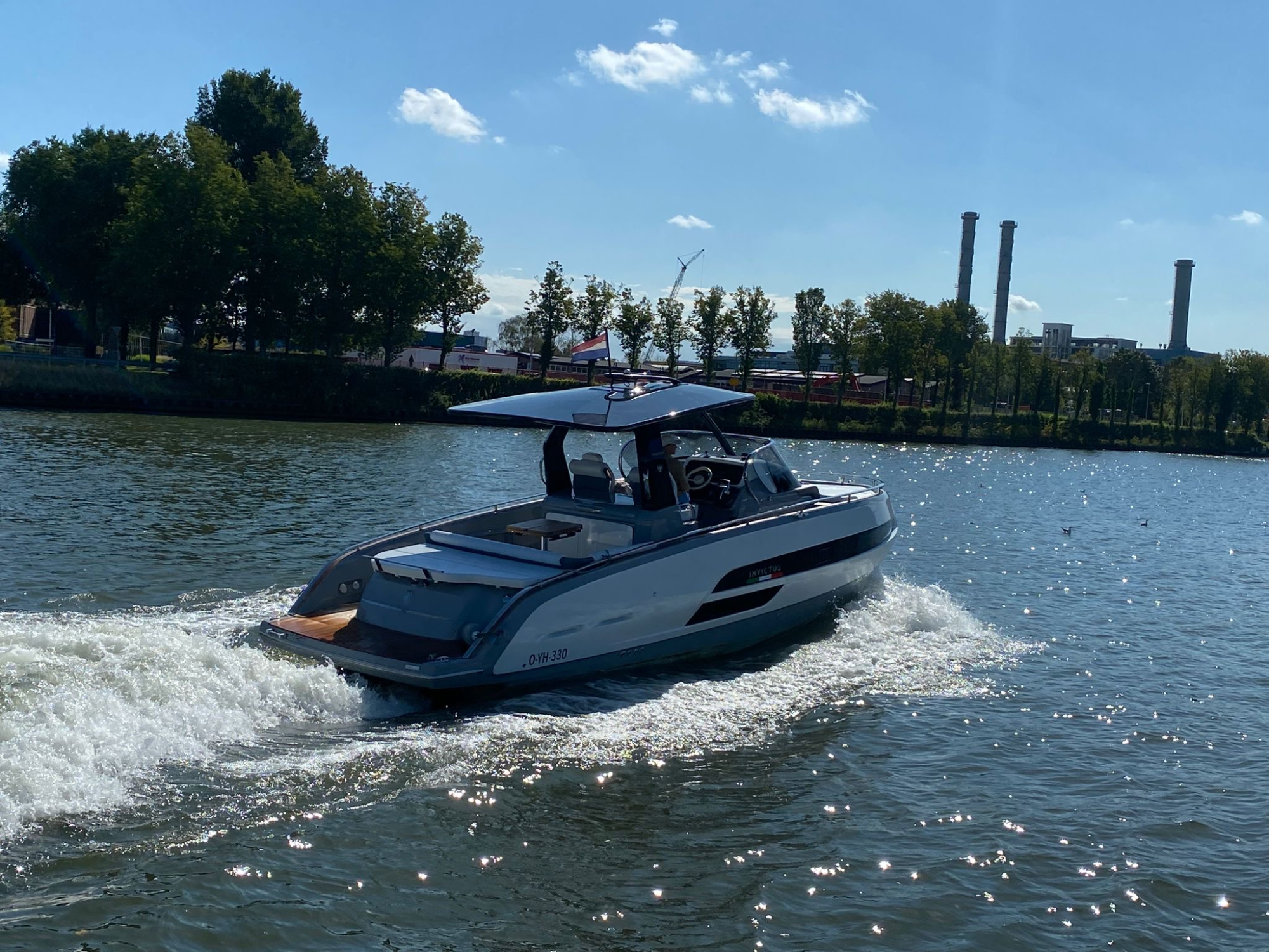 Invictus yachts Invictus 320 GT met 2 x Mercruiser 270 pk diesel van 2024!