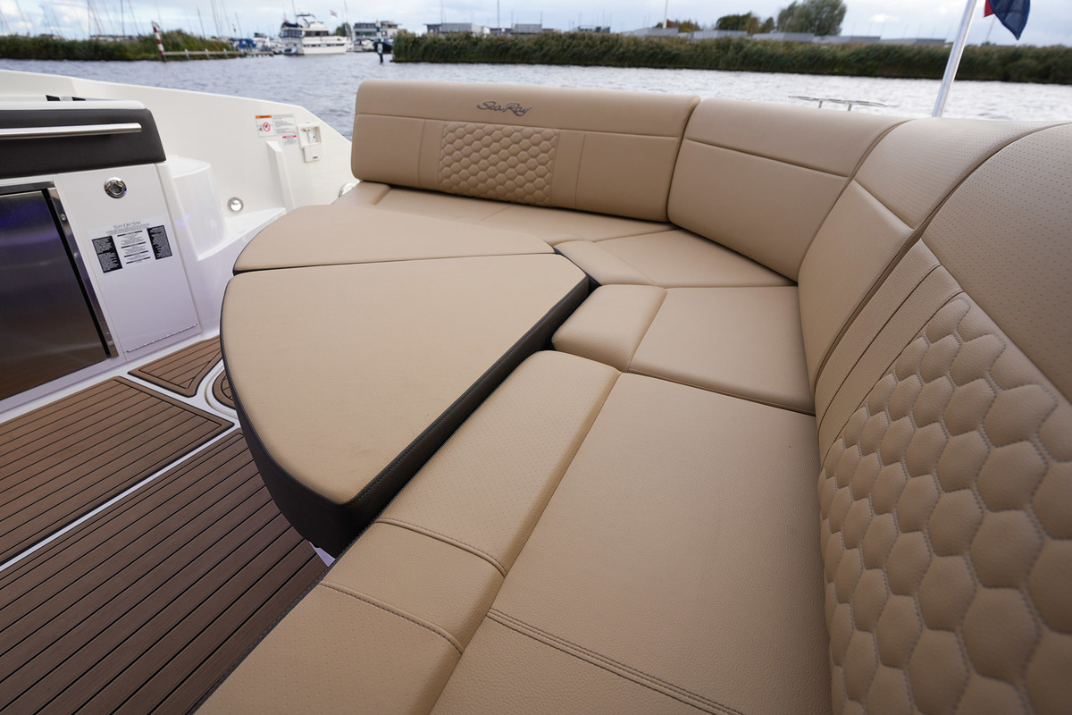 Sea Ray Sundancer 320