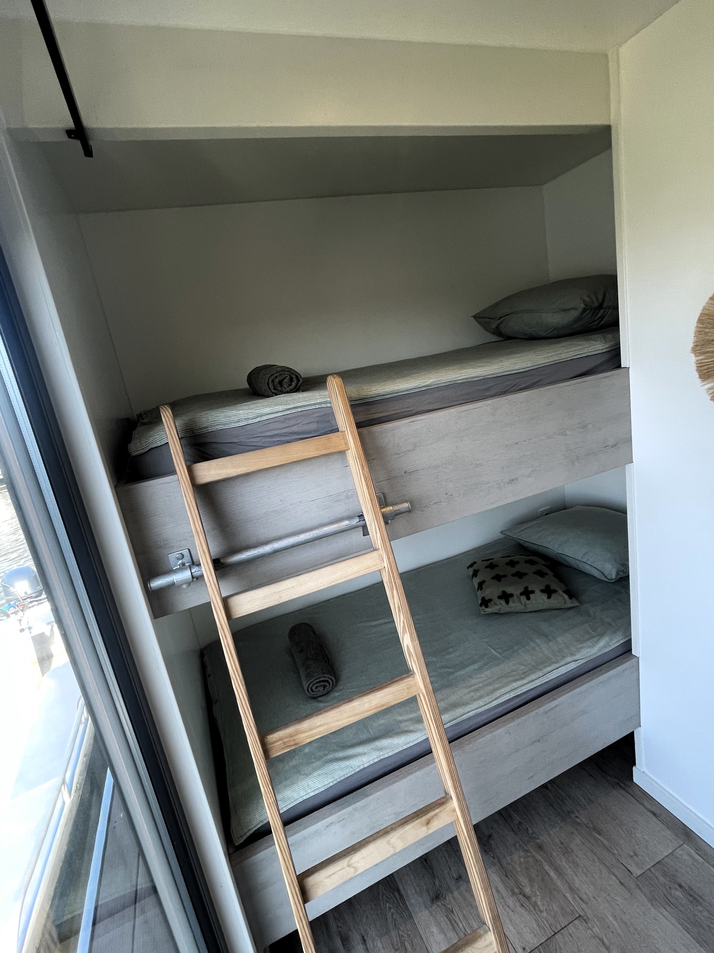 Surla 15 Houseboat Zelfvoorzienend