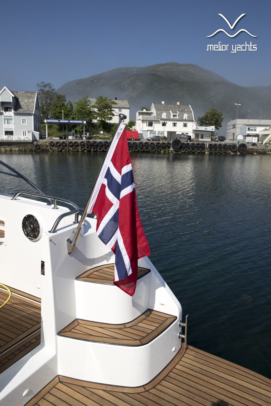 Saga 385 - Edition Walnut Interior