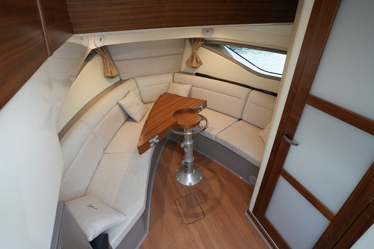 Sea Ray Sundancer 320