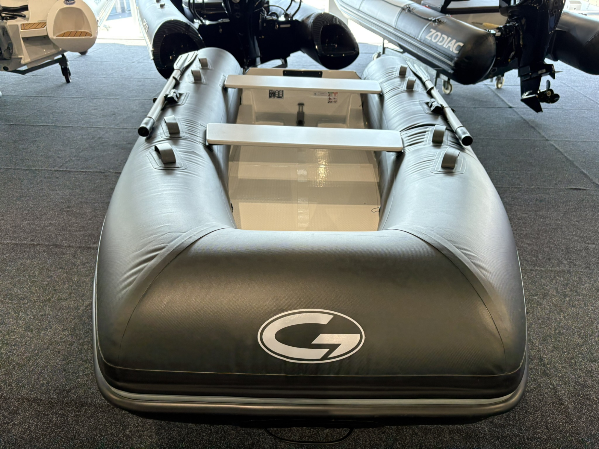 Grand Ribs Grand S330 grijs met Mercury 4 pk