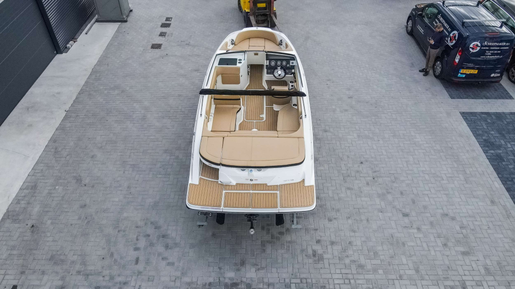 Sea Ray SPX 210