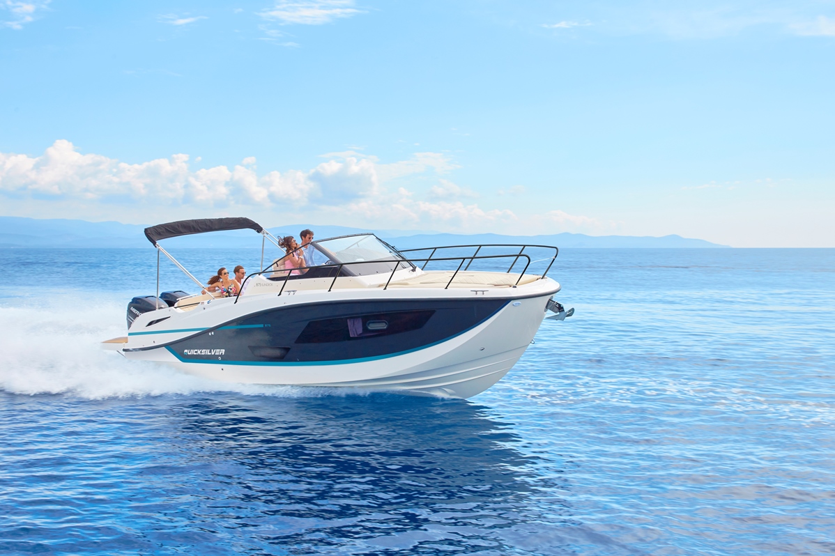 Quicksilver 875 Sundeck