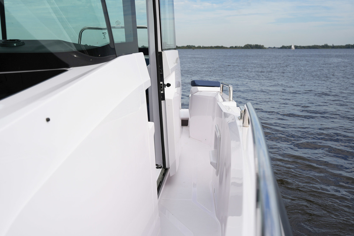 Axopar 29 XC Cross Cabin