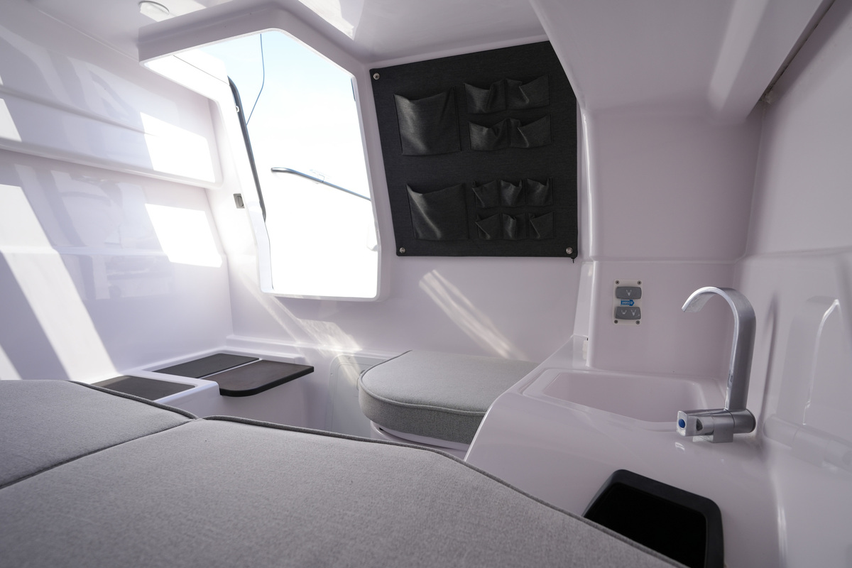 Axopar 25 Cross Bow & Cross Top