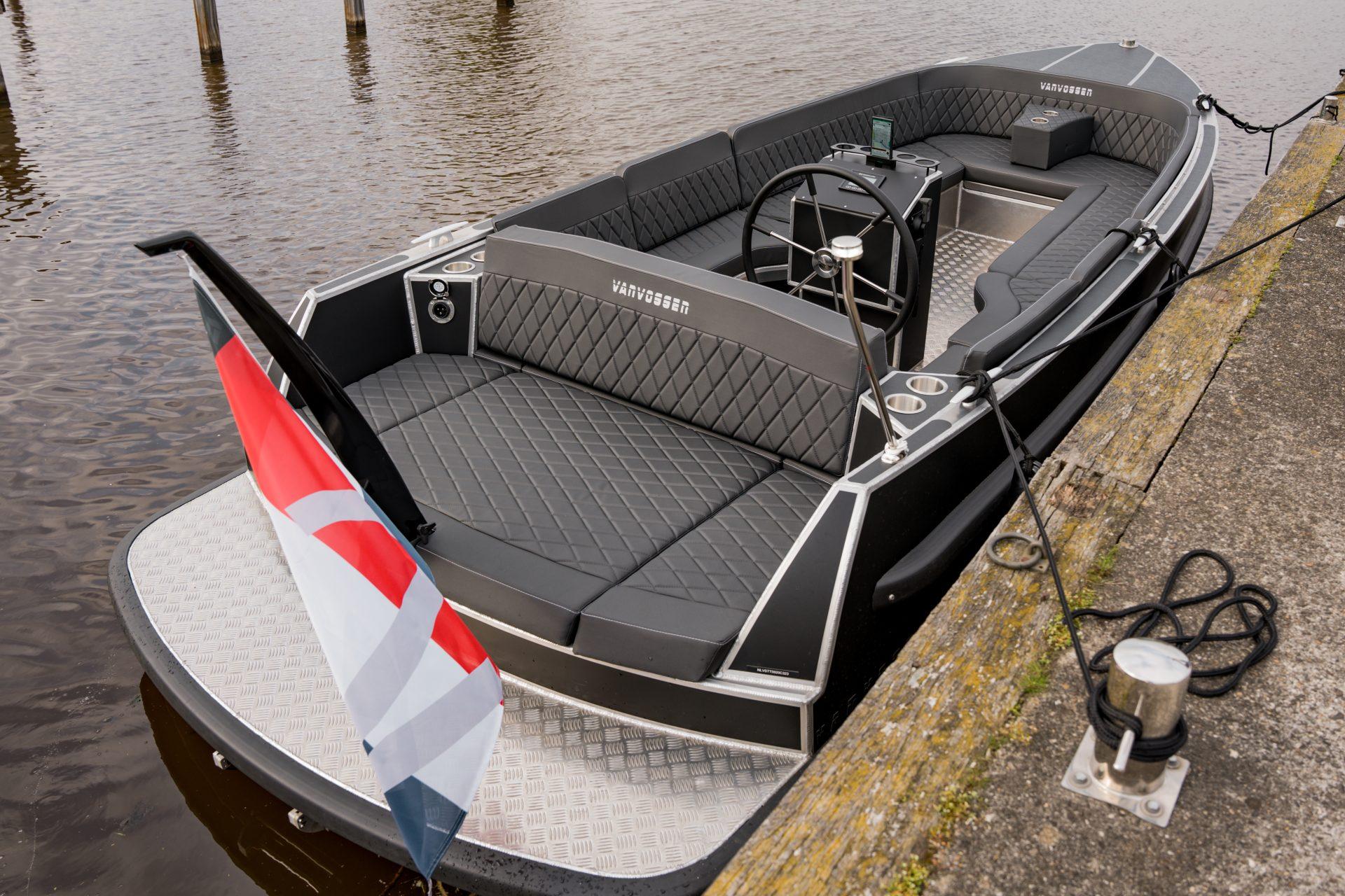 Van Vossen Plugin E tender 595 DE GROOTSTE SLOEPENSHOWROOM VAN NEDERLAND