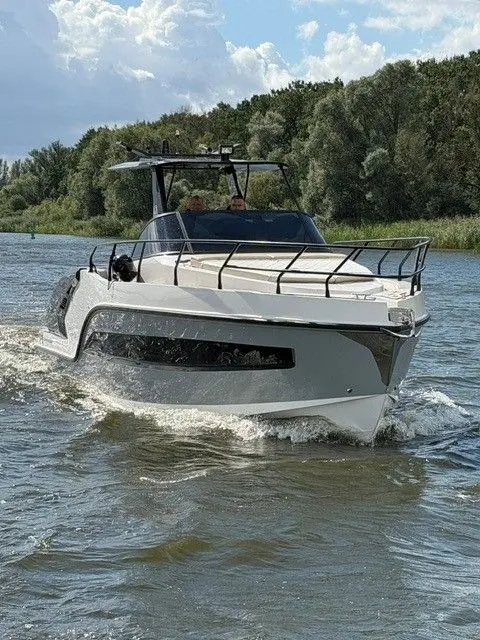 Grand Ocean 37