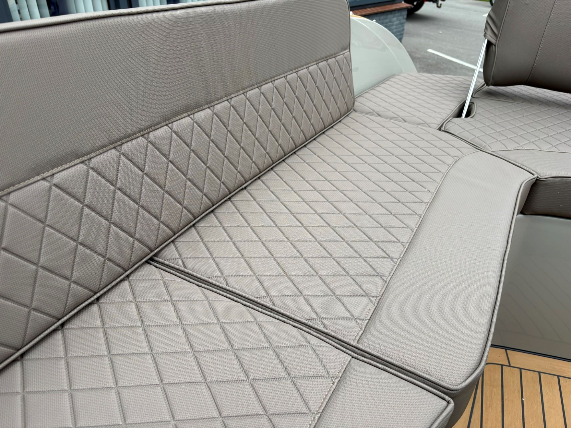 Antaris Sixty7 met Vetus 42 pk in RAL 7030 op voorraad!