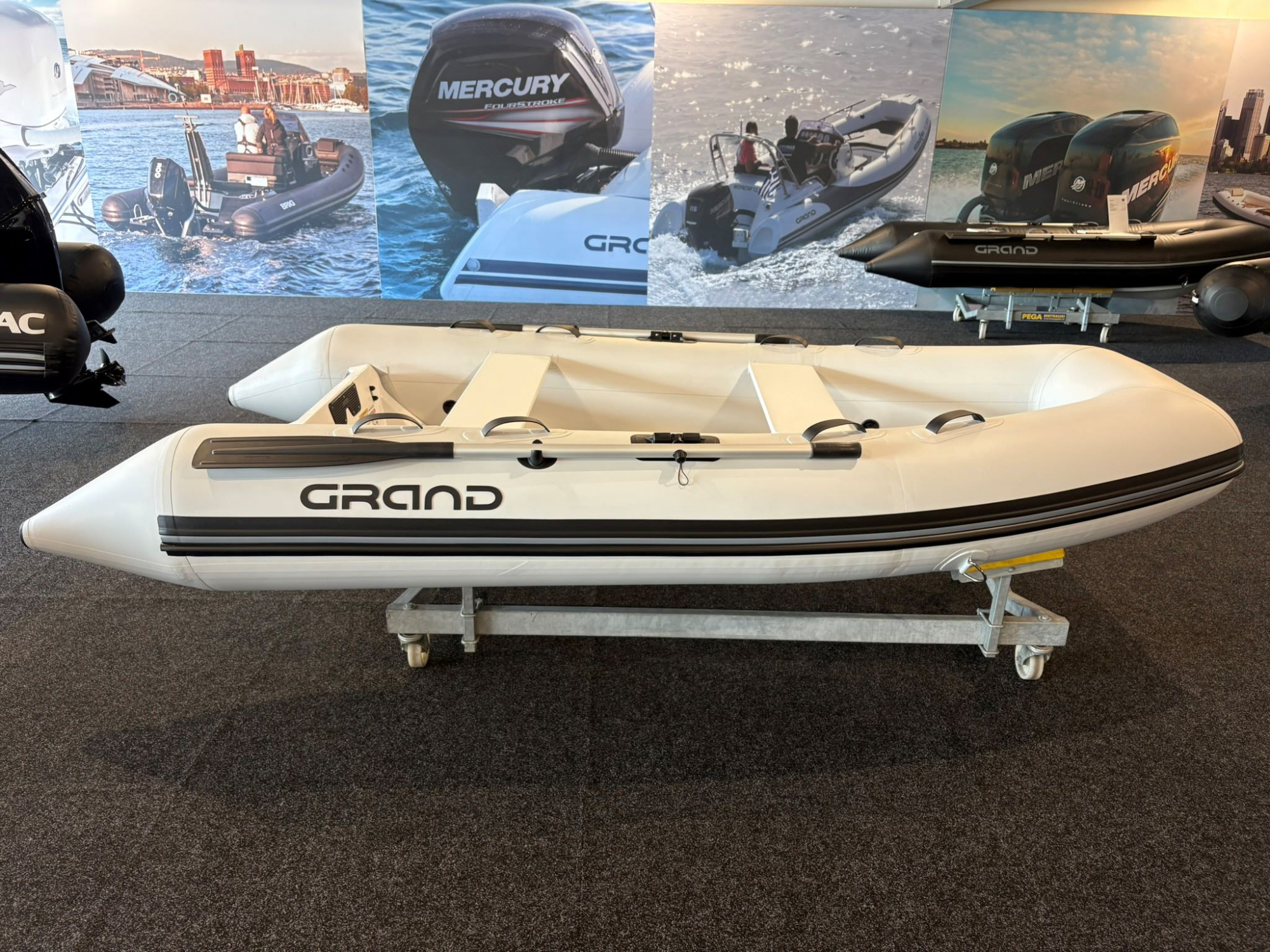 Grand Ribs Grand S330 wit met Mercury 4 pk hoofdfoto: 1