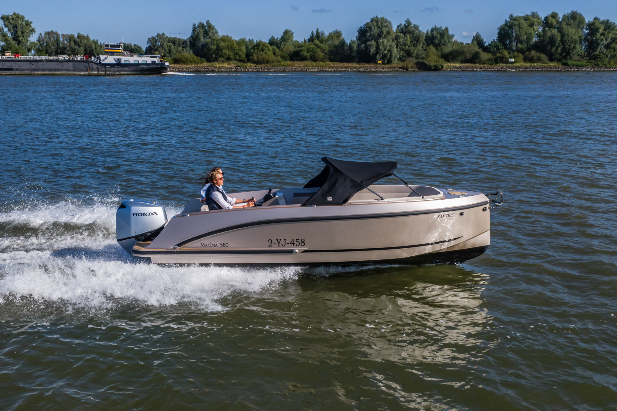 Maxima Boats 580 Sport Lounge