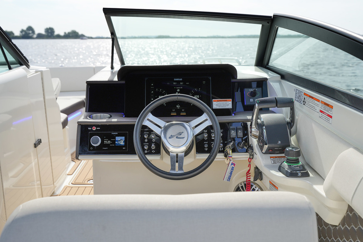 Sea Ray SDX 290 Outboard