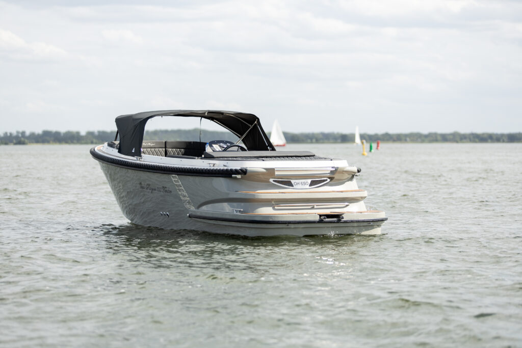 Oud Huijzer 650 Tender