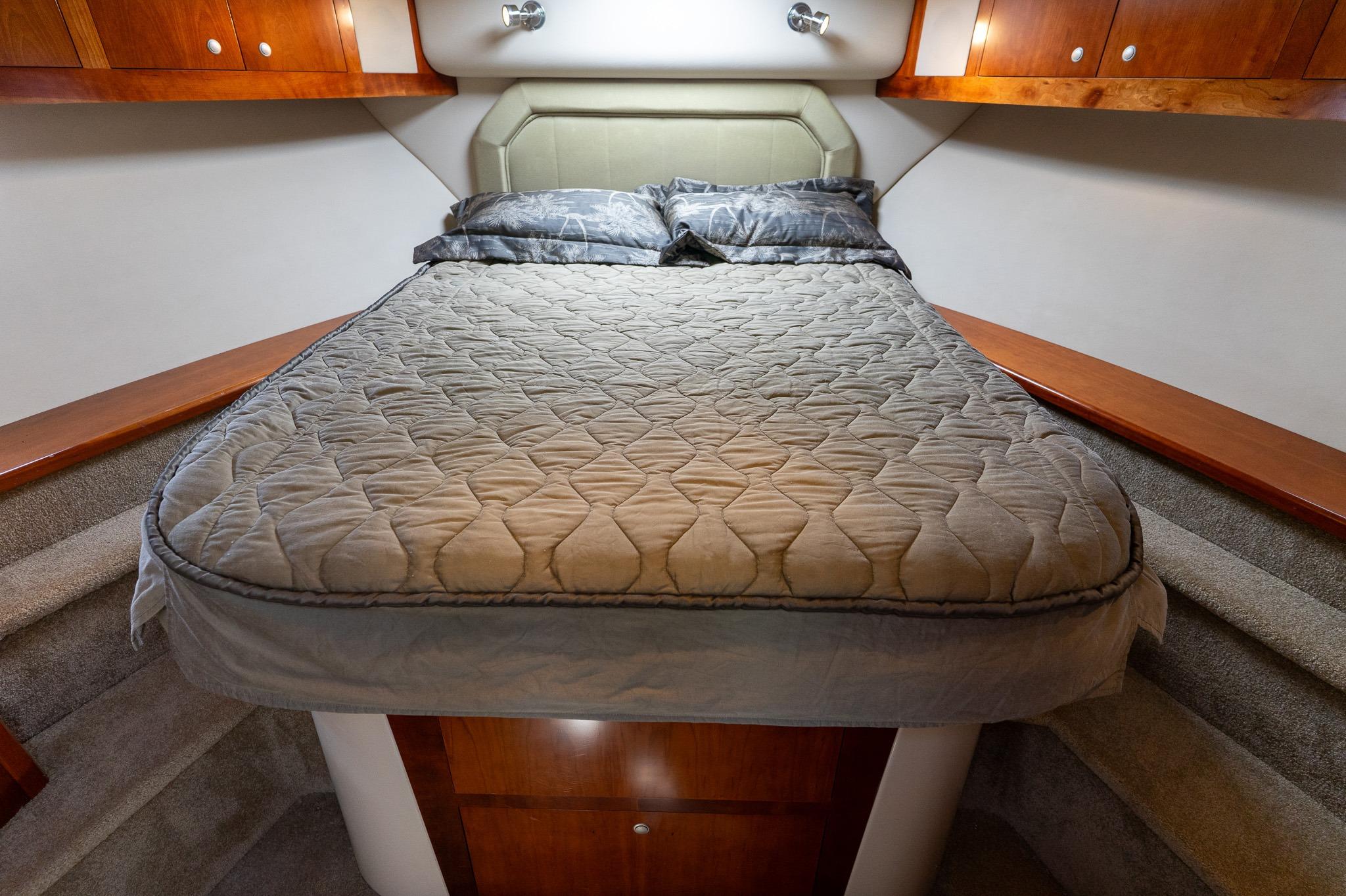 Cruisers Yachts 415 Express Motoryacht