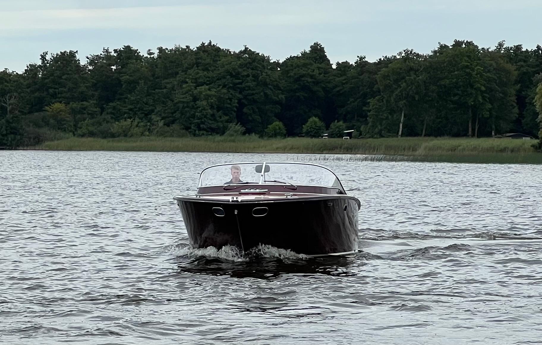 Boesch 850 Runabout Deluxe