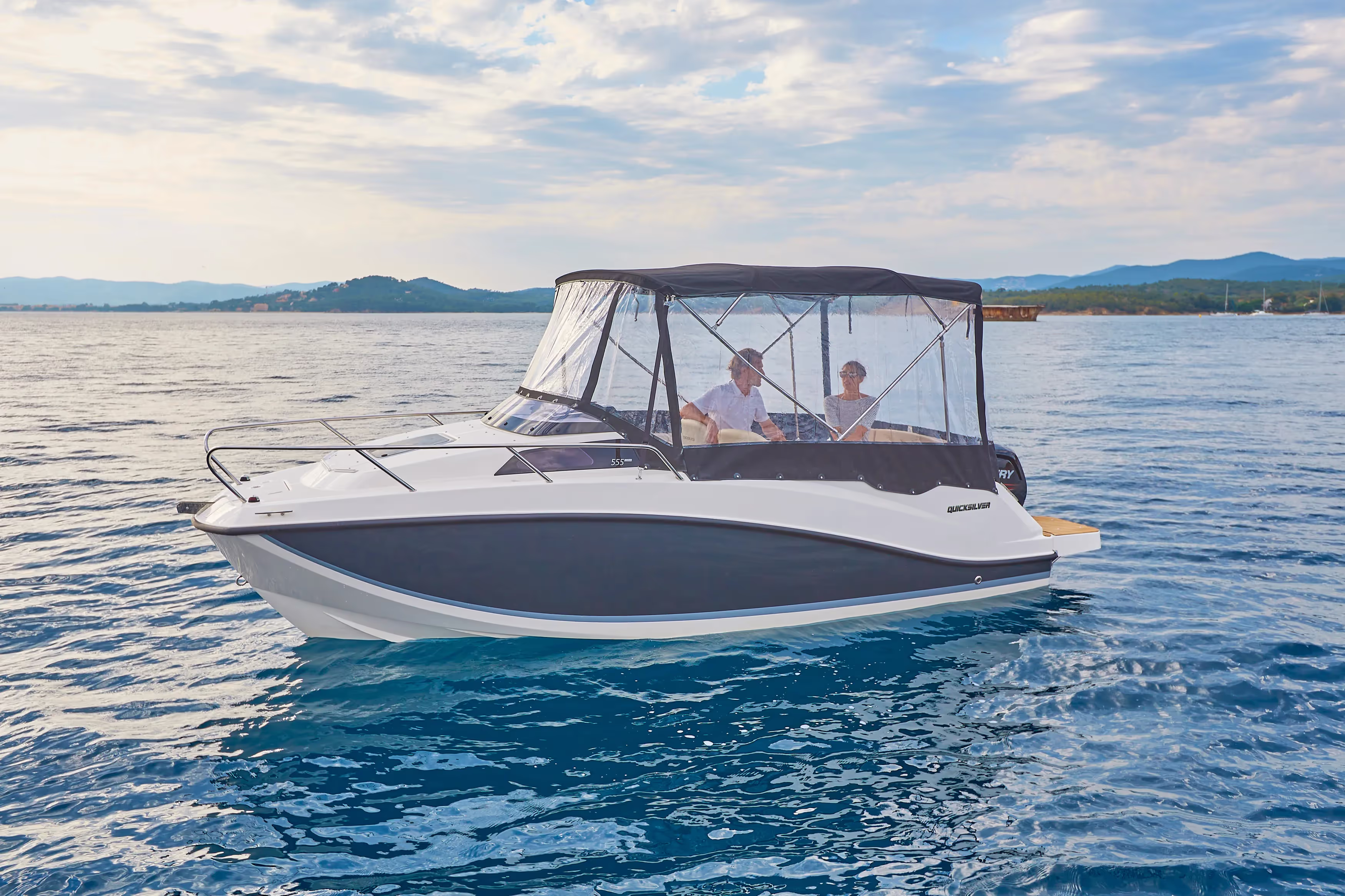 Quicksilver 555 Cabin